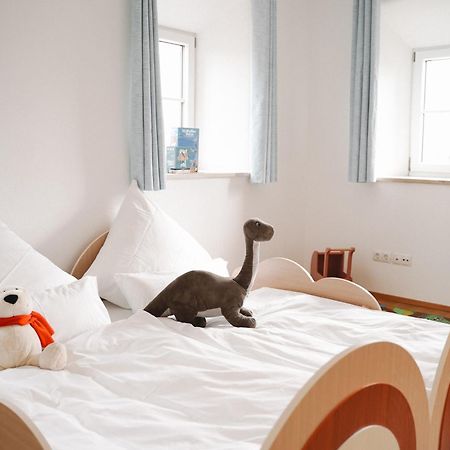 Black Horse Family Apartment - Barrierearm - Pfotenglueck - Familienzeit By Loewenherz Homes Stephanskirchen Dış mekan fotoğraf