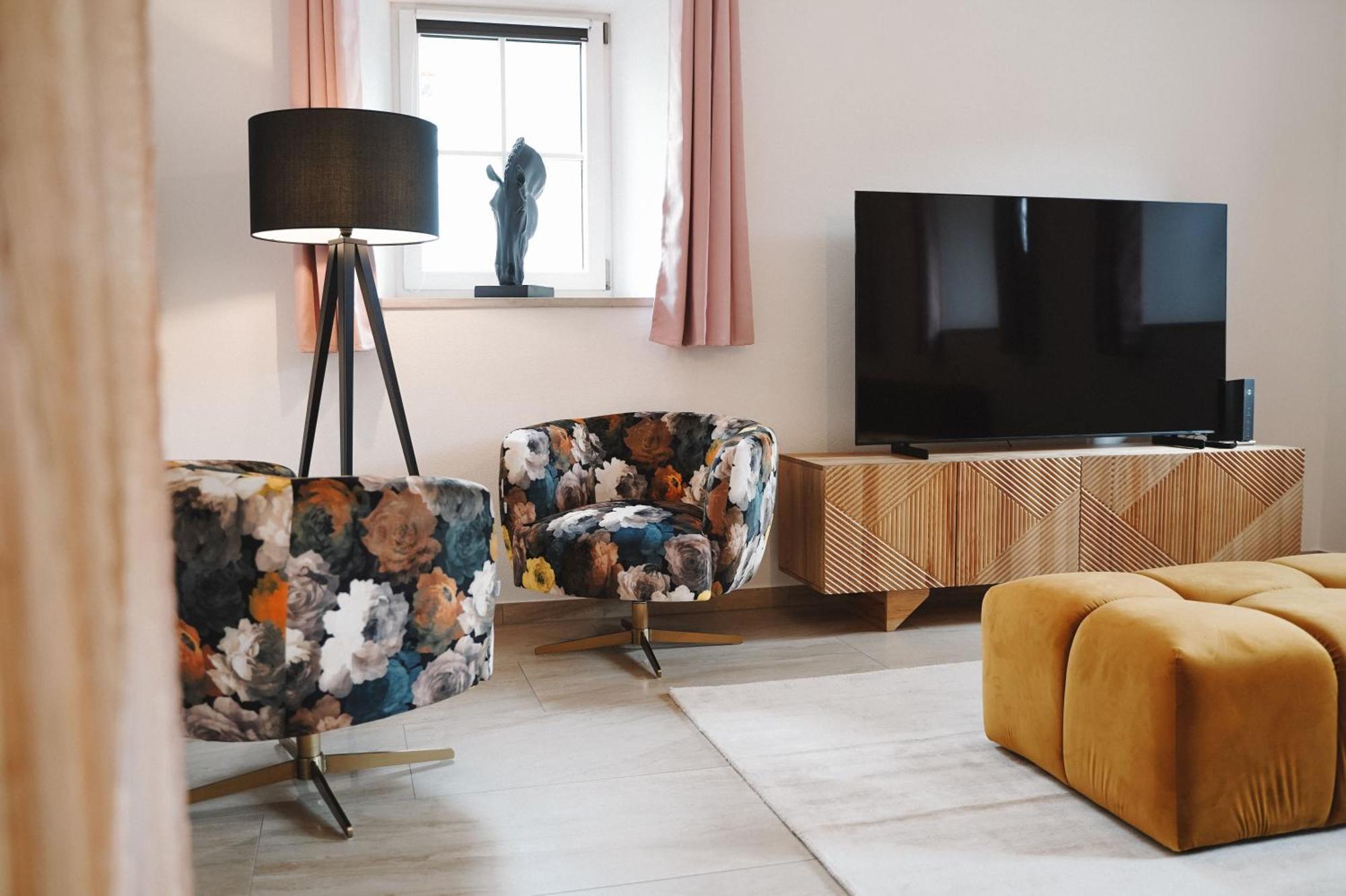 Black Horse Family Apartment - Barrierearm - Pfotenglueck - Familienzeit By Loewenherz Homes Stephanskirchen Dış mekan fotoğraf